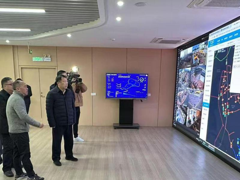 市長(zhǎng)張君毅一行看望慰問(wèn)燃?xì)夤ぷ魅藛T